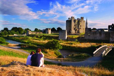 Trim Castle Day Tour pic by brian morrison ICP Couple look towards Trim Castle